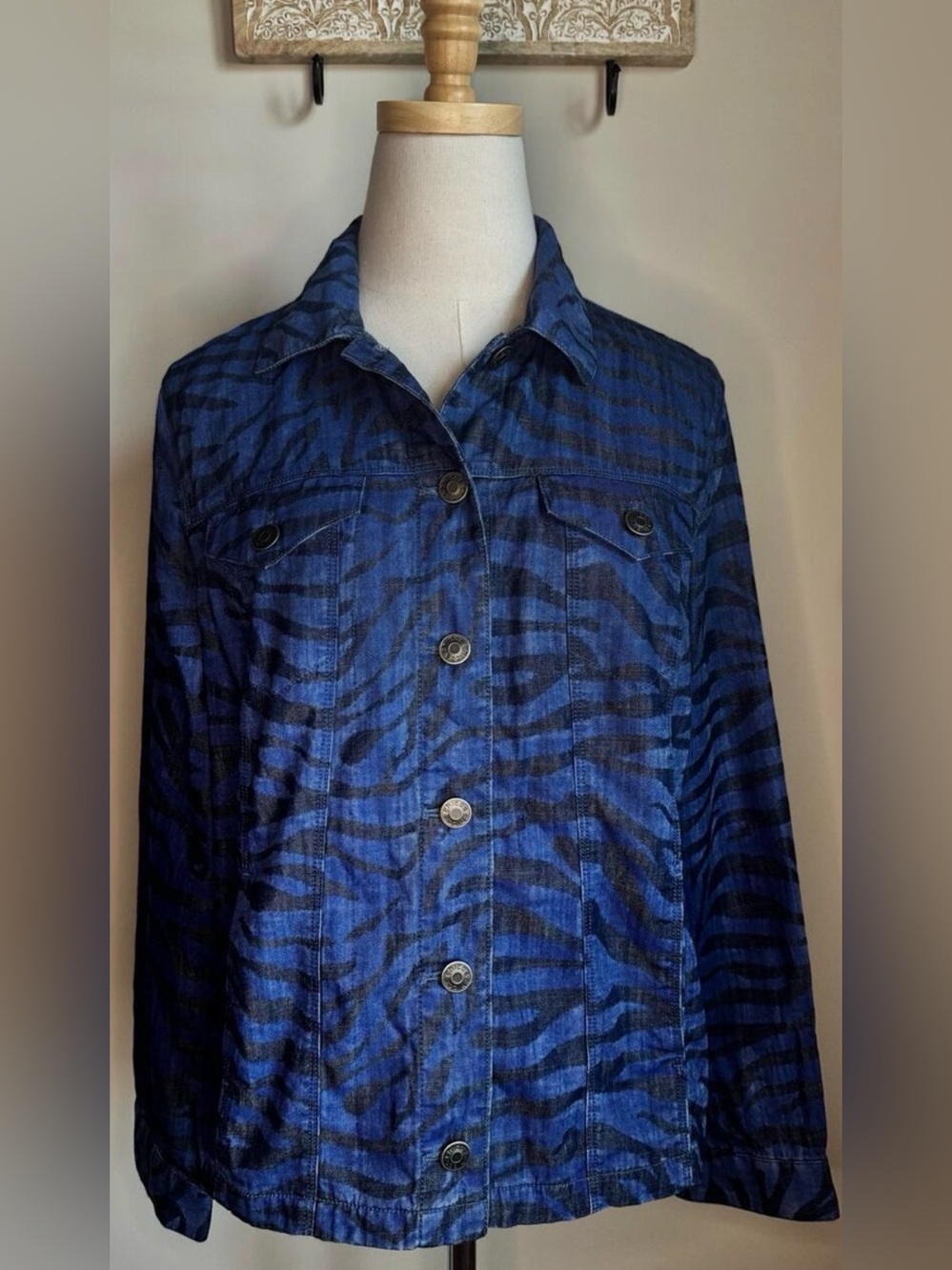Chico's Blue and Black Animal Print Denim Jacket sz M